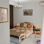 شقة Thimios