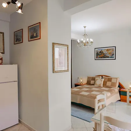 Thimios Apartment *
